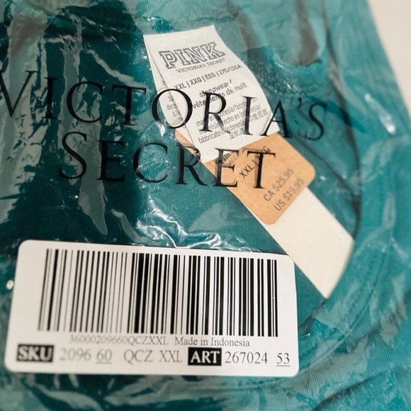 VS PINK NWT Holiday Pajama Set Tank Top & Flannel Boxy Shorts - Picture 4 of 12